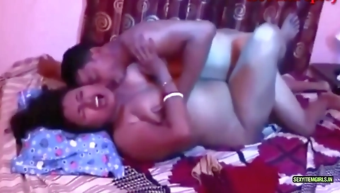 Desi Bhabhi Ne Kiya Padosi Ke Sath Sex