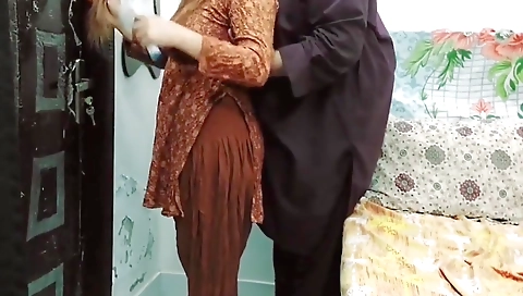Pakistani Step mom Secret Sex With Neighbour With Clear Hindi Audio