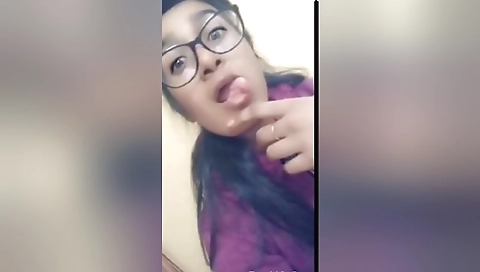 Today Exclusive- Cute Look Desi Girl Record Her Nude Selfie For Lover