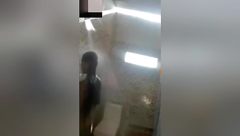 Today Exclusive- Hot Boudi Bathing On Video Call