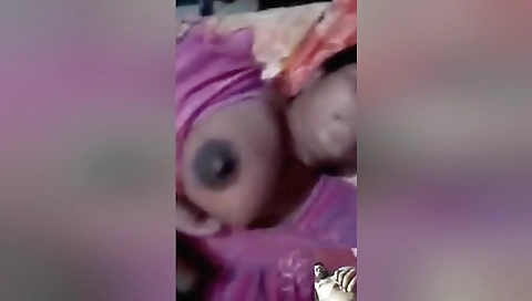 Today Exclusive- Boudi Showing Her Boobs To Lover