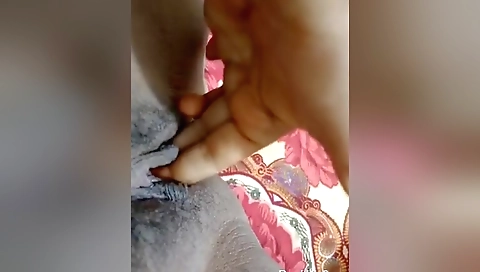 Today Exclusive- Horny Bhabhi Fingering