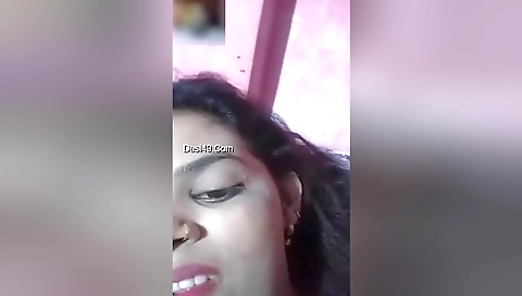 Today Exclusive-cute Desi Girl Showing Boob On Videocall