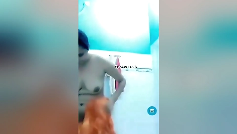 Today Exclusive-sexy Desi Girl Bathing On Tango Show