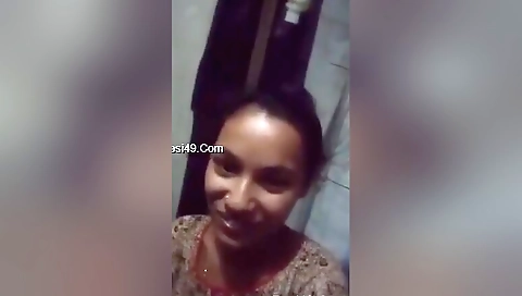 Desi Bhabhi Shows Her Boobs And Pussy 2