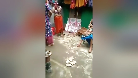 Bhabhi Ready For Bathing