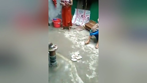 Bhabhi Ready For Bathing