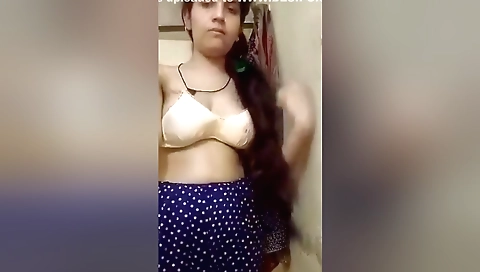 Hot Paki Girl Shows Her Boobs And Pussy