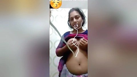 Desi Girl Shows Her Boobs On Vc