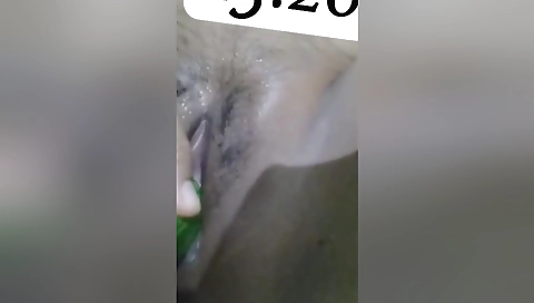 Nida Ali Pakistani Desi Girl Putting Cucumber Inside