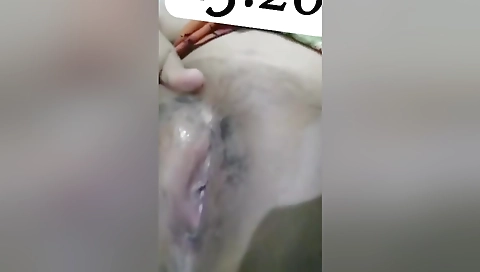 Nida Ali Pakistani Desi Girl Putting Cucumber Inside