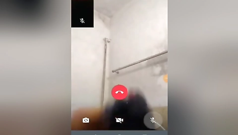 Bhabhi Shows Bathing On Vc