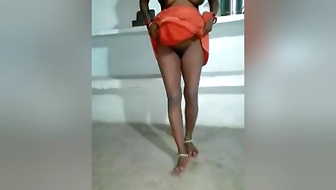 Indian Hot Deshi Bhabhi Sadi Utarkar Apni Tight Chut Aur Bade Nipple Dikhaye
