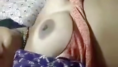 Today Exclusive- Desi Bhabhi Boobs Sucking On Live Show 2