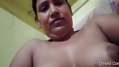 Today Exclusive- Desi Bhabhi Showing Her Boobs And Pussy 4