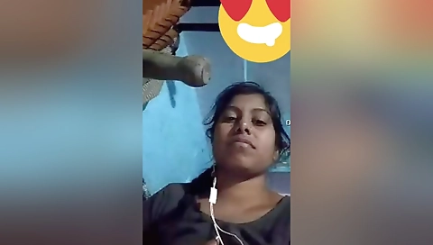 Today Exclusive- Desi Girl Showing Her Boobs On Video Call
