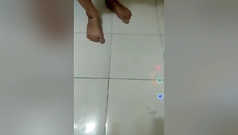 Hot Bhabhi Bathing Nude Showing Bug Ass