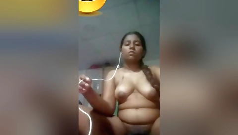 Today Exclusive- Sexy Lankan Girl Showing Her Boobs And Pussy On Video Call 4