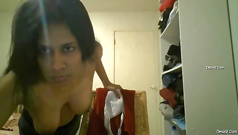 Today Exclusive- Cute Look Tamil Girl Showing Her Boobs