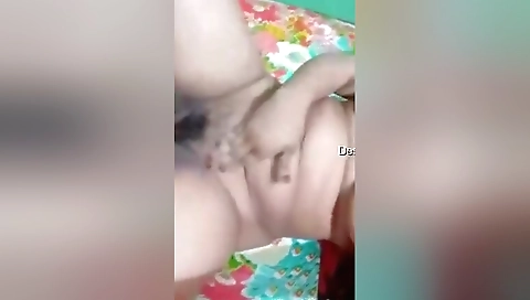 Bhabhi Shows Her Big Boobs