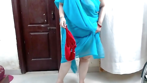 Indian Stepmom Peeing