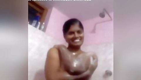 Today Exclusive- Sexy Mallu Girl Record Bathing Clip 1