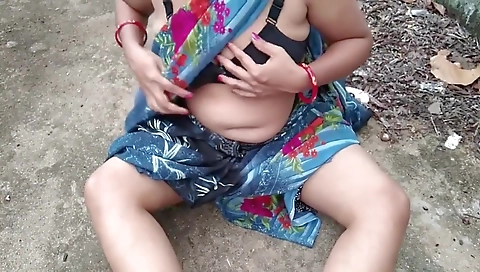 Road Par Mili Randi Bhabhi Ko Patakar Ghar Lakar Choda