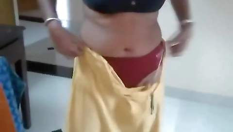 Today Exclusive- Desi Mallu Maid Showing Her Boobs And Pussy Shows To House Owner 2
