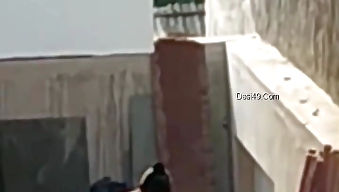 Exclusive- Desi Bhabhi Out Door Bathing Record By