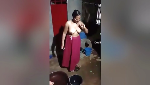 Today Exclusive- Bhabhi Outdoor Bathing Record By Hubby