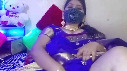 Today Exclusive- Sexy Bhabhi Showing Her Boobs And Pussy 1