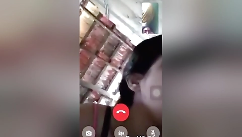 Today Exclusive-horny Lankan Girl Showing Nude Body On Video Call