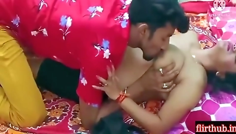 Husband Ke Sone Ke Bad Sexy Bhabi Ne Dewar Se Romance Kiya
