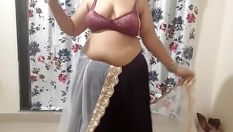 Hotty Naughty Indian Bhabhi Ready For A Party