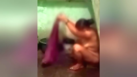 Desi Indian Girl Bathing Video