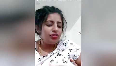 Sexy Bbw Bhabhi Shows Her Boobs