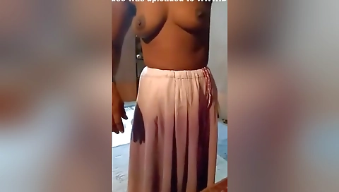 Bhabhi Shows Her Boobs