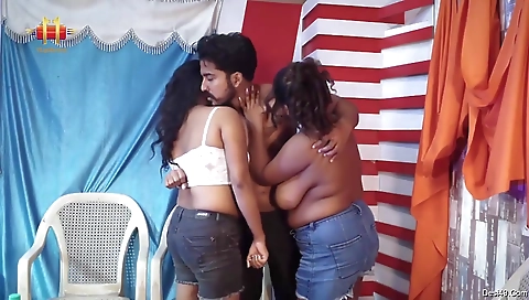 First On Net -dinner Table