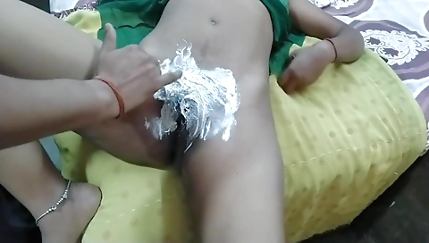 Neha Ne Apni Chut Ki Bal Hairs Saf Karai -yourneha22