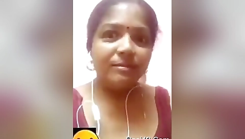 Today Exclusive-tamil Bhabhi Showing Boobs On Video Call
