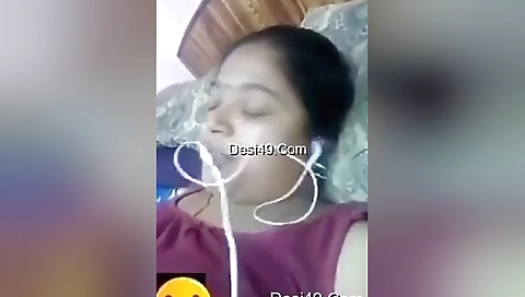 Today Exclusive-tamil Bhabhi Showing Boobs On Video Call
