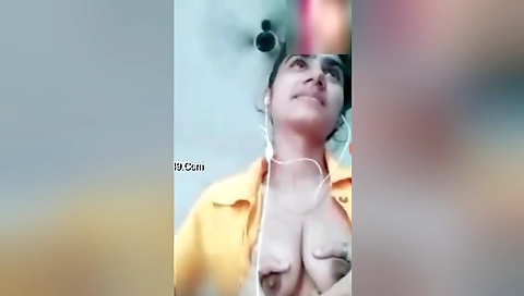 Today Exclusive- Cute Desi Girl Showing Her Boobs And Pussy 7
