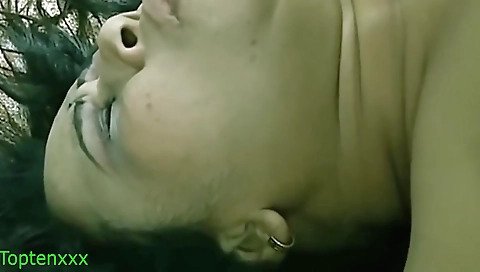 Indian Xxx Sexy Milf Bhabhi Ko Ekla Gor Me Accha Se Choda!