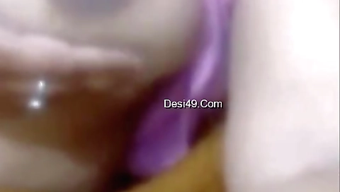 Today Exclusive- Desi Girl Showing Her Boobs On Video Call