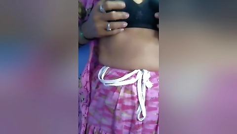 Today Exclusive-sexy Desi Bhabhi Showing Her Boobs And Pussy To Dewar 1