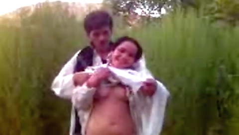 Desi teen 18+ Have Outdoor Fun With Her Naughty