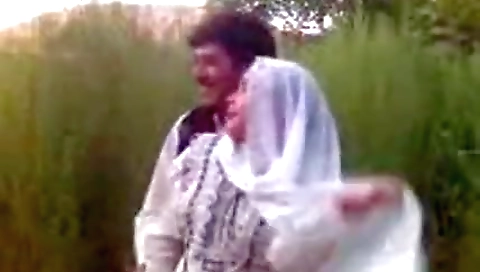 Desi teen 18+ Have Outdoor Fun With Her Naughty