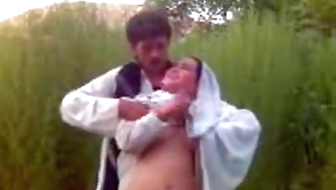 Desi teen 18+ Have Outdoor Fun With Her Naughty