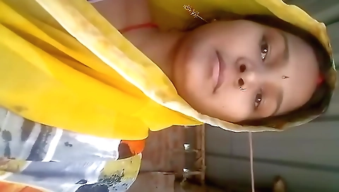 Horny Bihari Bhabhi Exposing Her Private Body Parts