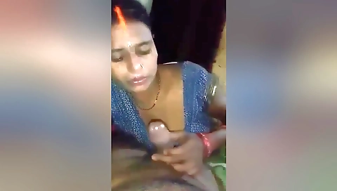 Desi Bihari Bhabhi Give Blowjob